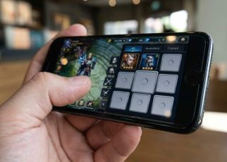 Phone displaying missing game textures during online gaming